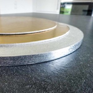 cakeboard-und-cakedrums-verwendung-motivtorten-hochzeitstorten