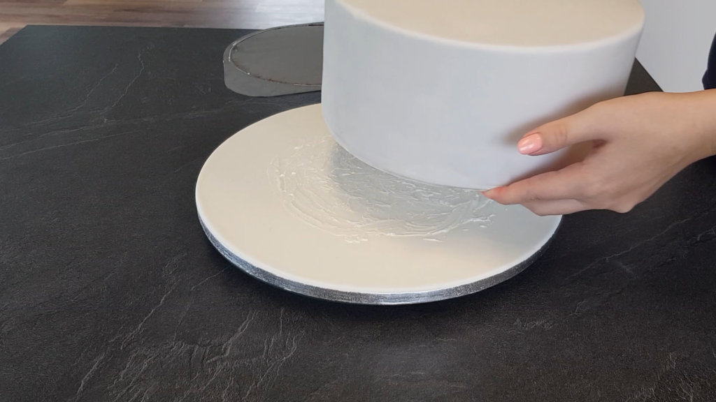 Cakeboard mit Motivtote verkleben