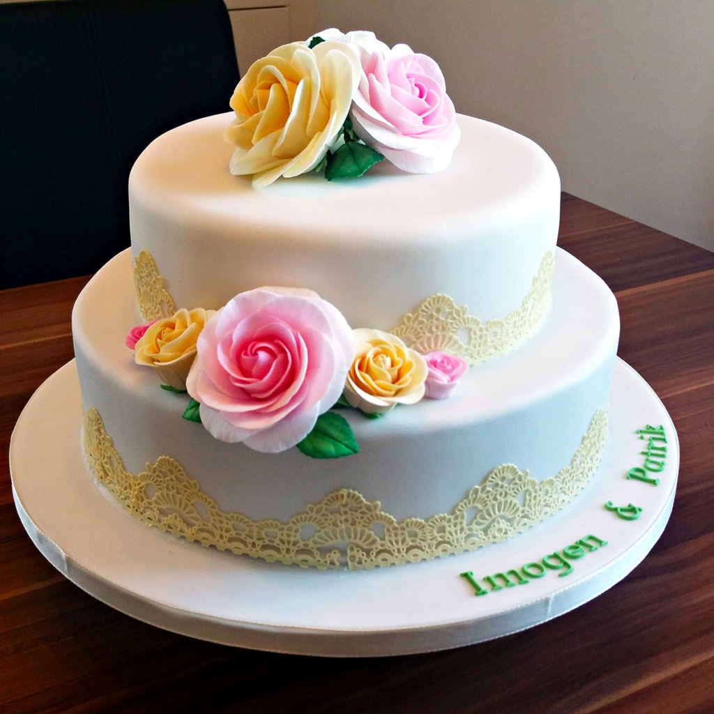 hochzeitstorte auf cakeboard mit fondant