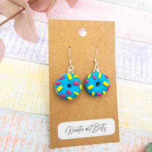 blaue donut ohrringe aus fimo polymer clay