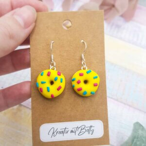 gelbe donut ohrringe aus fimo polymer clay