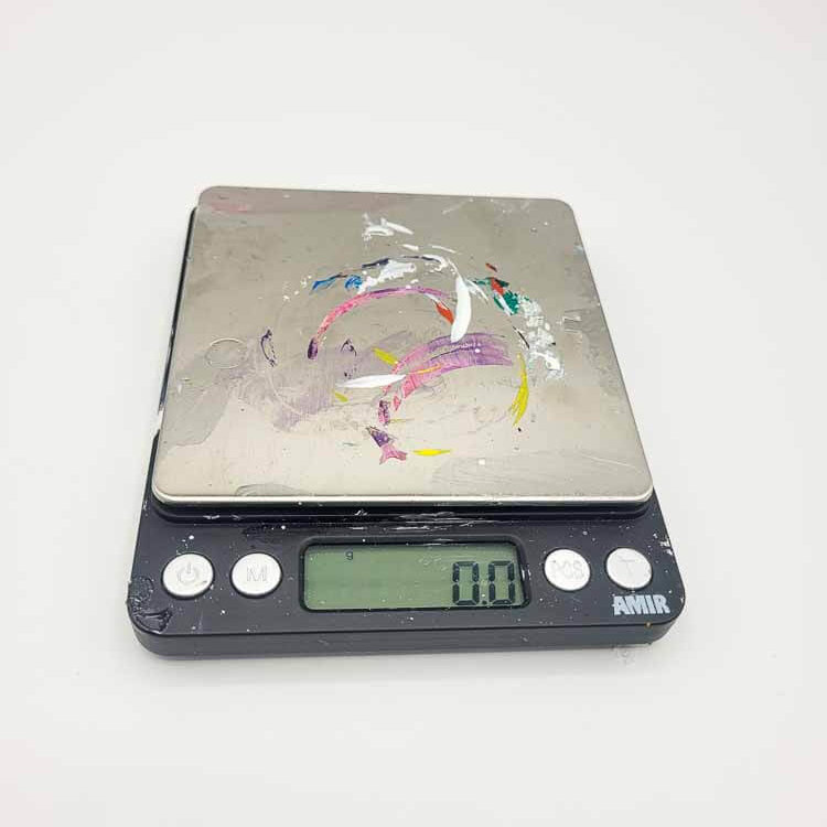 digitale waage briefwaage beim acrylic pouring und fluid painting