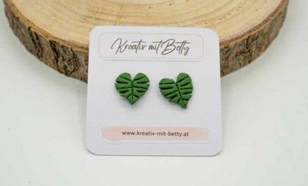 Monstera Blatt Ohrstecker aus Polymer Clay, realistischer Blumenschmuck