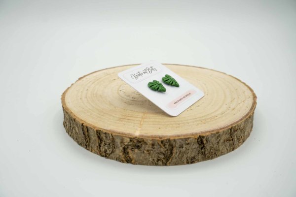 Monstera Blatt Ohrstecker aus Polymer Clay, realistischer Blumenschmuck