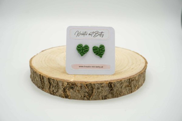 Monstera Blatt Ohrstecker aus Polymer Clay, realistischer Blumenschmuck