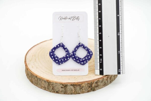 ohrringe fimo polymerton epoxidharz resin dunkelblau mit weißen punkten
