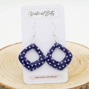 ohrringe fimo polymerton epoxidharz resin dunkelblau mit weißen punkten