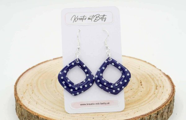 ohrringe fimo polymerton epoxidharz resin dunkelblau mit weißen punkten