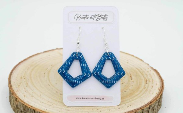 ohrringe polymer clay fimo epoxidharz resin blau it weißem muster