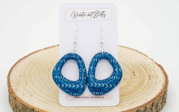 ohrringe fimo polymerton epoxidharz resin blau mit weißem muster