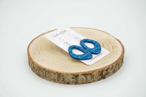 ohrringe fimo polymerton epoxidharz resin blau mit weißem muster