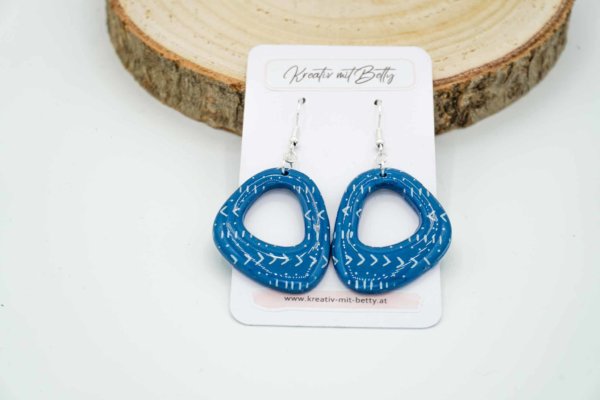 ohrringe fimo polymerton epoxidharz resin blau mit weißem muster