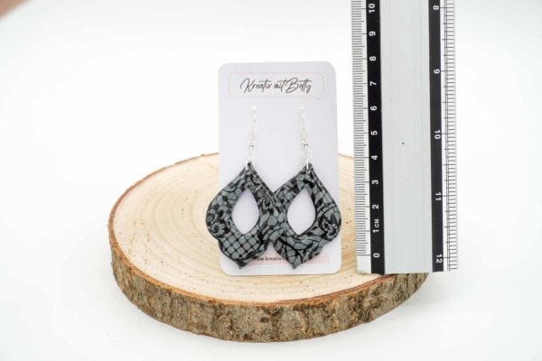 ohrringe polymer clay fimo resin epoxidharz grau mit schwarzer spitze