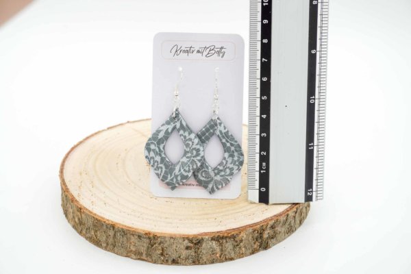ohrringe polymer clay fimo epoxidharz resin grau mit weißer spitze