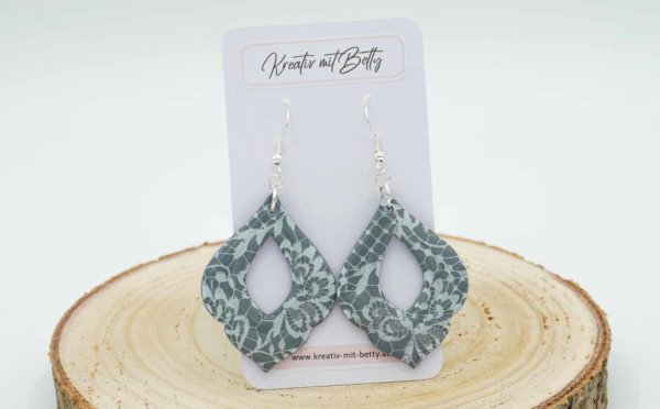 ohrringe polymer clay fimo epoxidharz resin grau mit weißer spitze