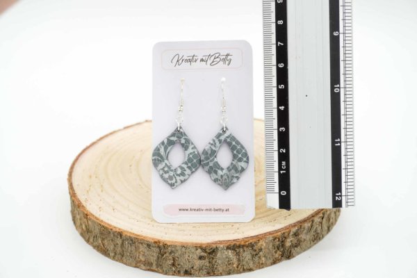 ohrringe polymer clay fimo epoxidharz resin grau mit weißer spitze