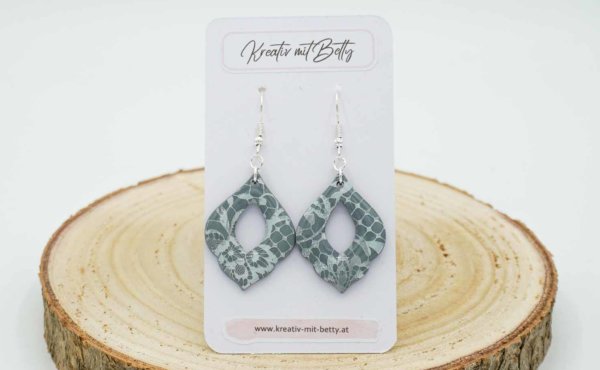 ohrringe polymer clay fimo epoxidharz resin grau mit weißer spitze