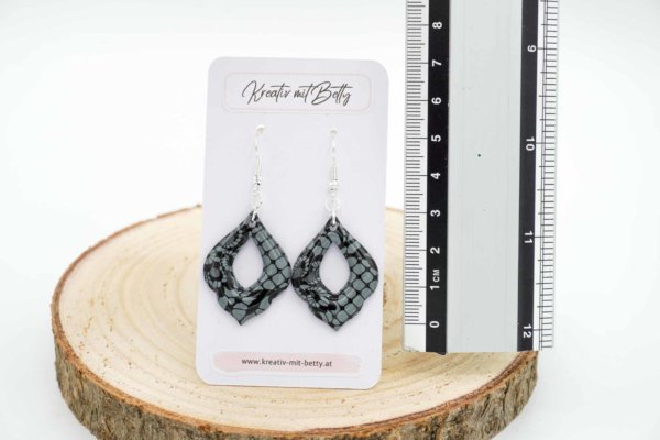 ohrringe polymer clay fimo grau schwarze spitze mit resin epoxidharz