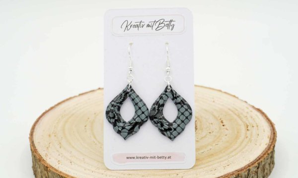 ohrringe polymer clay fimo grau schwarze spitze mit resin epoxidharz