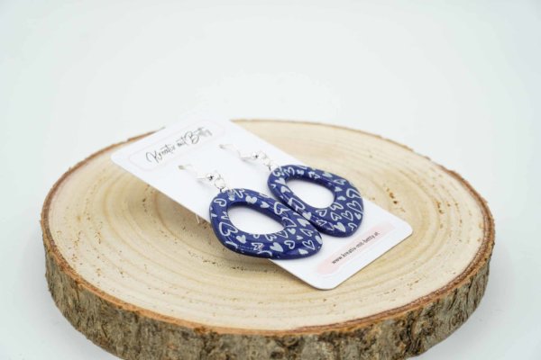 ohrringe blau mit weißen herzen polymer clay fimo resin