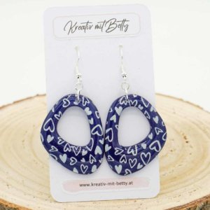 ohrringe blau mit weißen herzen polymer clay fimo resin