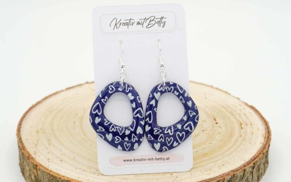 ohrringe blau mit weißen herzen polymer clay fimo resin