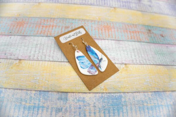 Aquarell Schmetterling Ohhrringe weiß blau aus Polymer Ton
