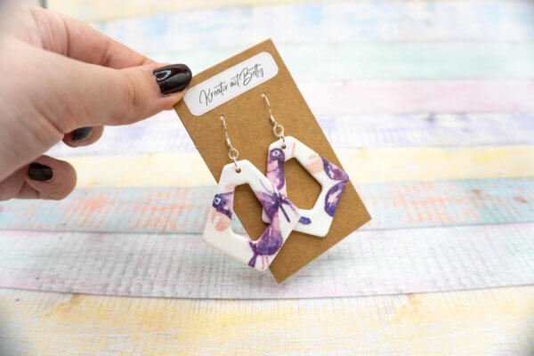 Aquarell Schmetterling Ohhrringe weiß lila violett aus Polymer Ton