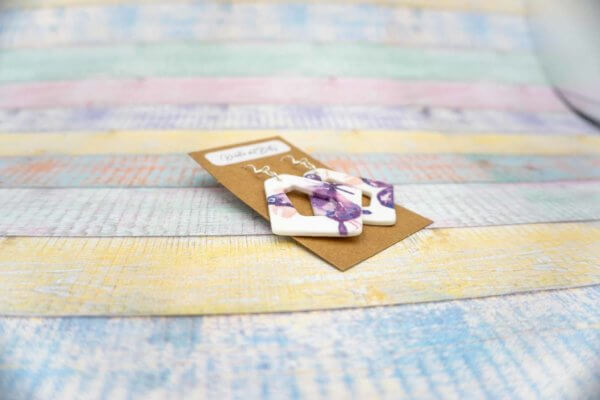 Aquarell Schmetterling Ohhrringe weiß lila violett aus Polymer Ton