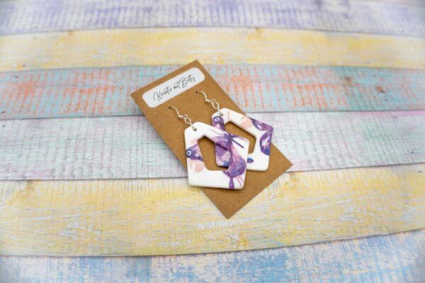 Aquarell Schmetterling Ohhrringe weiß lila violett aus Polymer Ton