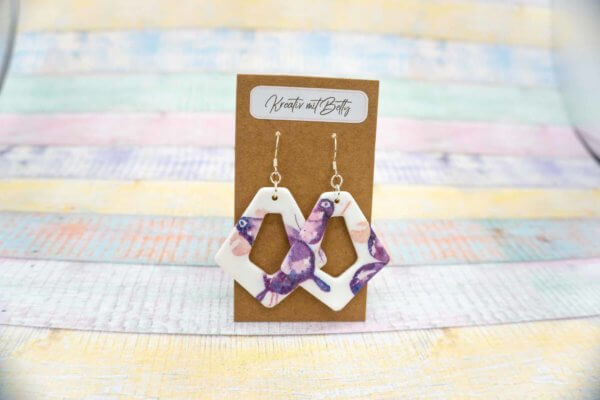 Aquarell Schmetterling Ohhrringe weiß lila violett aus Polymer Ton