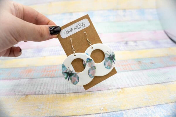 Aquarell Schmetterling Ohhrringe weiß mint-grün aus Polymer Ton