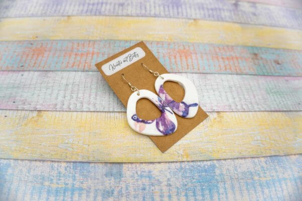 Aquarell Schmetterling Ohhrringe weiß lila violett aus Polymer Ton
