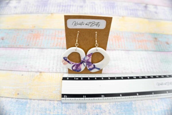 Aquarell Schmetterling Ohhrringe weiß lila violett aus Polymer Ton