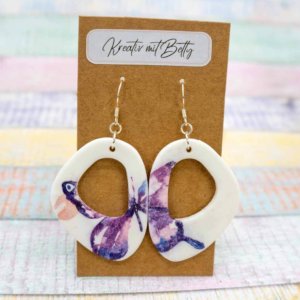 Aquarell Schmetterling Ohhrringe weiß lila violett aus Polymer Ton