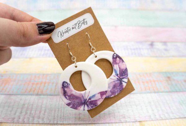 Aquarell Schmetterling Ohhrringe weiß lila violett aus Polymer Ton