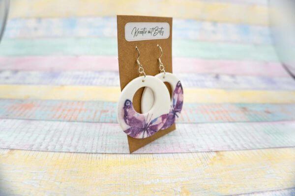 Aquarell Schmetterling Ohhrringe weiß lila violett aus Polymer Ton