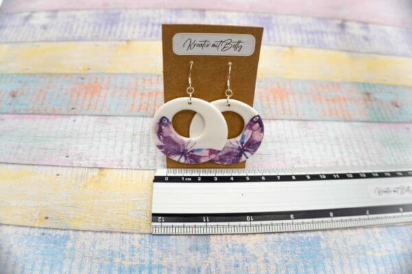 Aquarell Schmetterling Ohhrringe weiß lila violett aus Polymer Ton