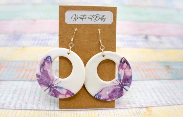 Aquarell Schmetterling Ohhrringe weiß lila violett aus Polymer Ton