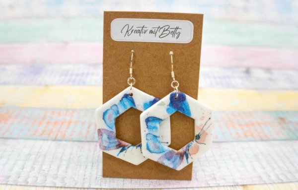 Aquarell Schmetterling Ohhrringe weiß blau aus Polymer Ton