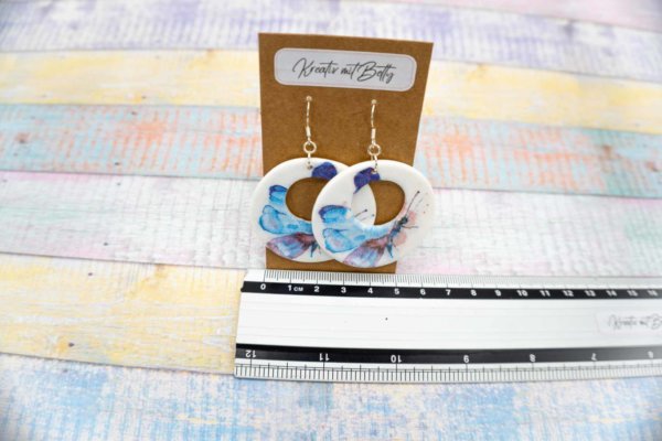 Aquarell Schmetterling Ohhrringe weiß pastell blau aus Polymer Clay