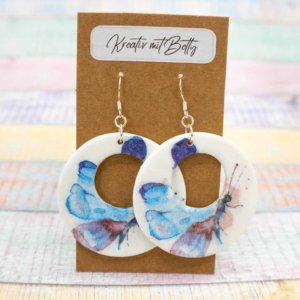 Aquarell Schmetterling Ohhrringe weiß pastell blau aus Polymer Clay