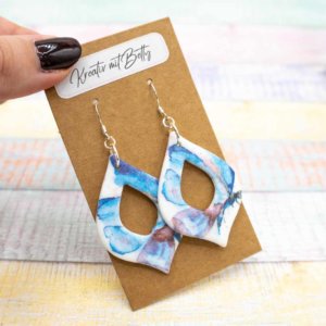 Aquarell Watercolor Schmetterling Ohhrringe Schmuck weiß pastell blau aus Polymer Clay