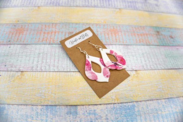 Aquarell Wasserfarben Schmetterling Ohhrringe weiß pastell rosa aus Polymer Clay