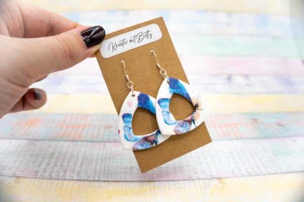 Aquarell Watercolor Schmetterling Ohhrringe Schmuck weiß blau aus Polymer Clay