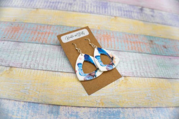Aquarell Watercolor Schmetterling Ohhrringe Schmuck weiß blau aus Polymer Clay