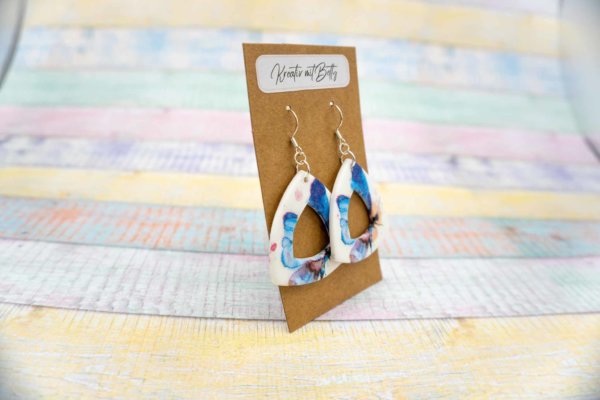 Aquarell Watercolor Schmetterling Ohhrringe Schmuck weiß blau aus Polymer Clay