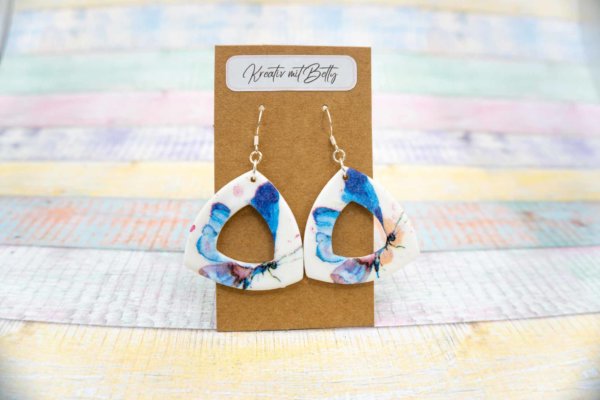Aquarell Watercolor Schmetterling Ohhrringe Schmuck weiß blau aus Polymer Clay