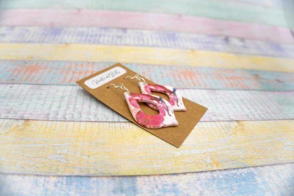 Aquarell Wasserfarben Schmetterling Ohhrringe weiß pastell rot aus Polymer Clay