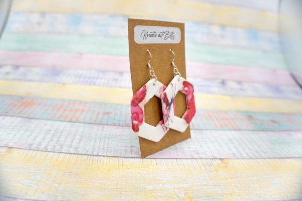 Aquarell Wasserfarben Schmetterling Ohhrringe weiß pastell rot aus Polymer Clay